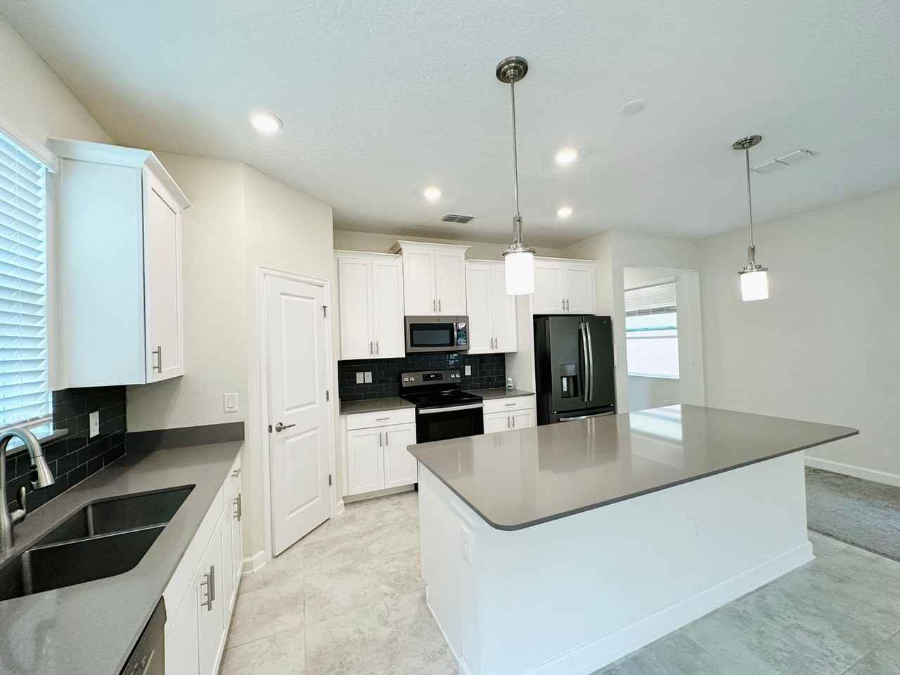 11823 Charades St - Photo 6 of 41