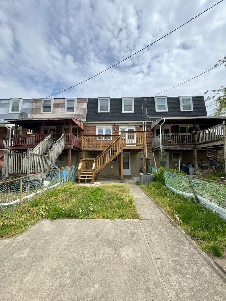 8011 Stratman Rd - Photo 2 of 22