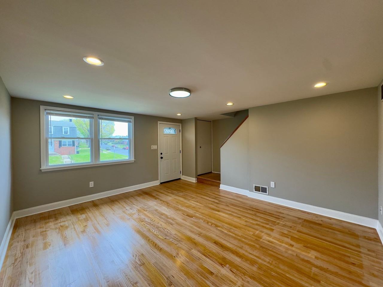 8011 Stratman Rd - Photo 4 of 22