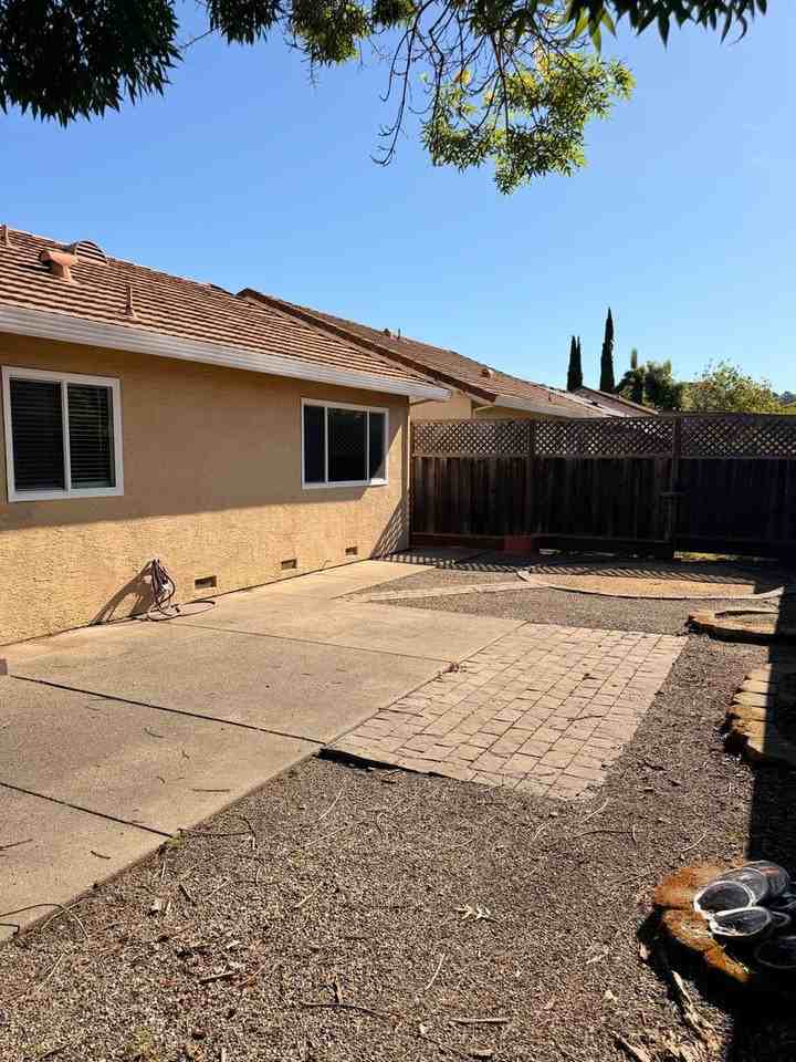 1011 Ventana Dr - Photo 3 of 4