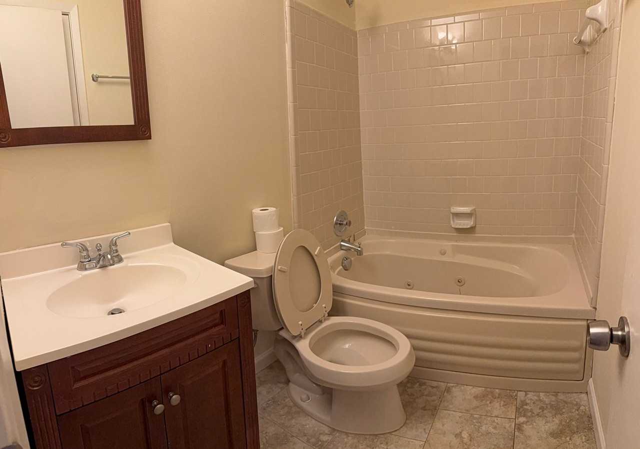 6741 Trafalger Sq - Photo 3 of 15