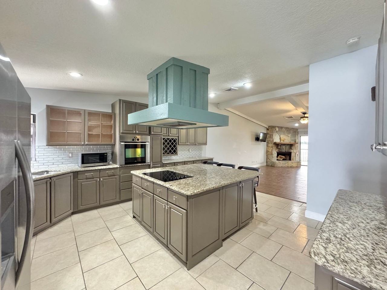 2410 Hartridge Point Dr W - Photo 6 of 50