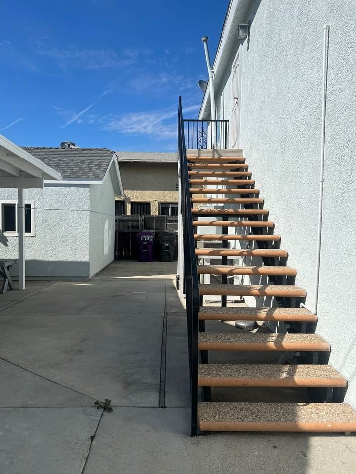 1454 Gaviota Ave - Photo 3 of 12