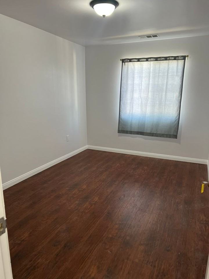 1454 Gaviota Ave - Photo 7 of 12