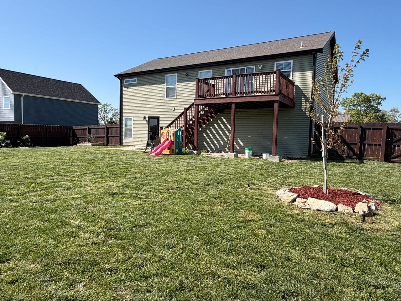 195 Majestic - Photo 4 of 24