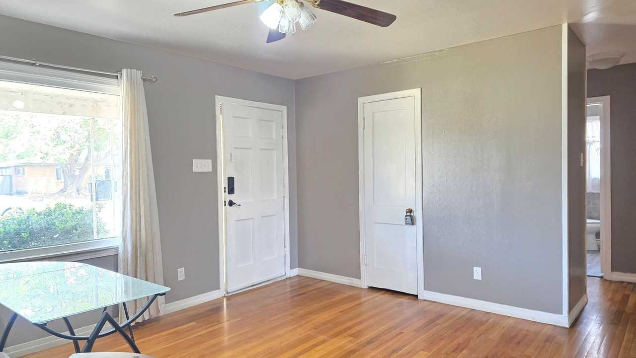 2403 38th St - Photo 2 of 17