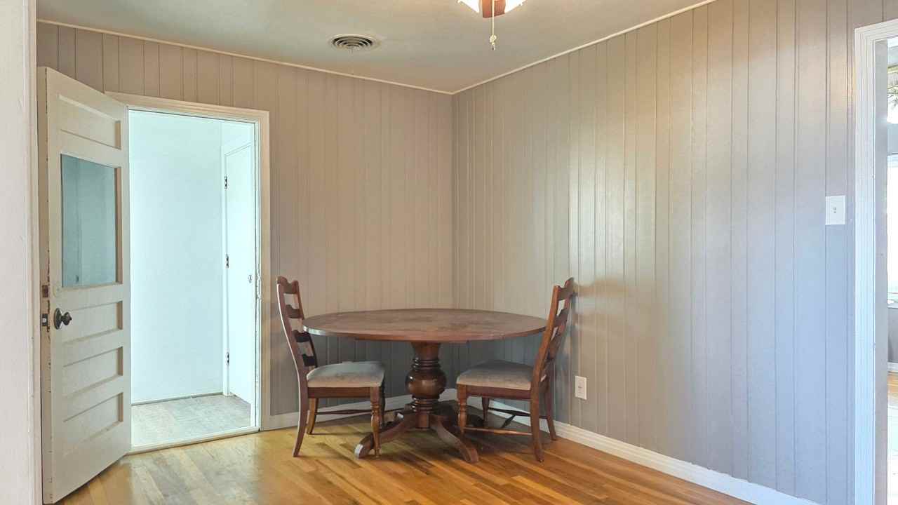 2403 38th St - Photo 3 of 17