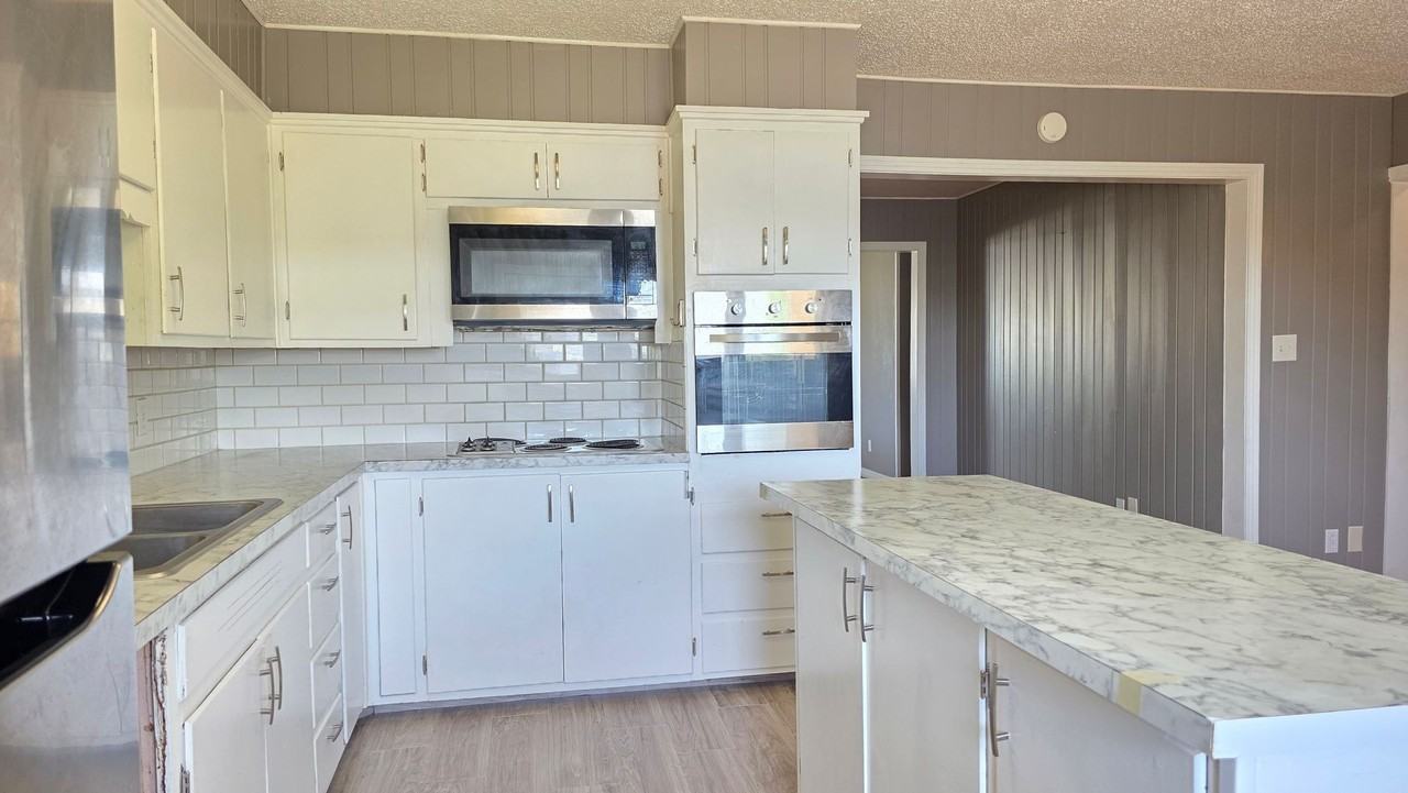 2403 38th St - Photo 6 of 17