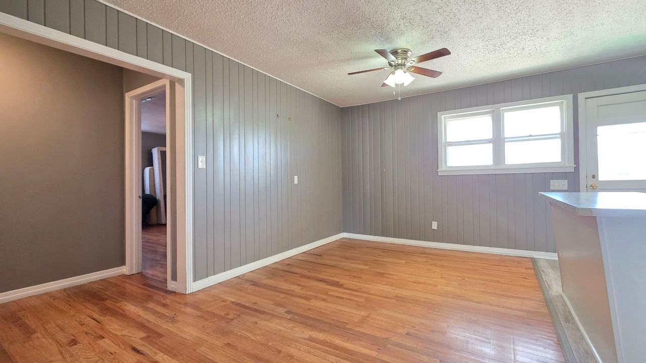 2403 38th St - Photo 7 of 17