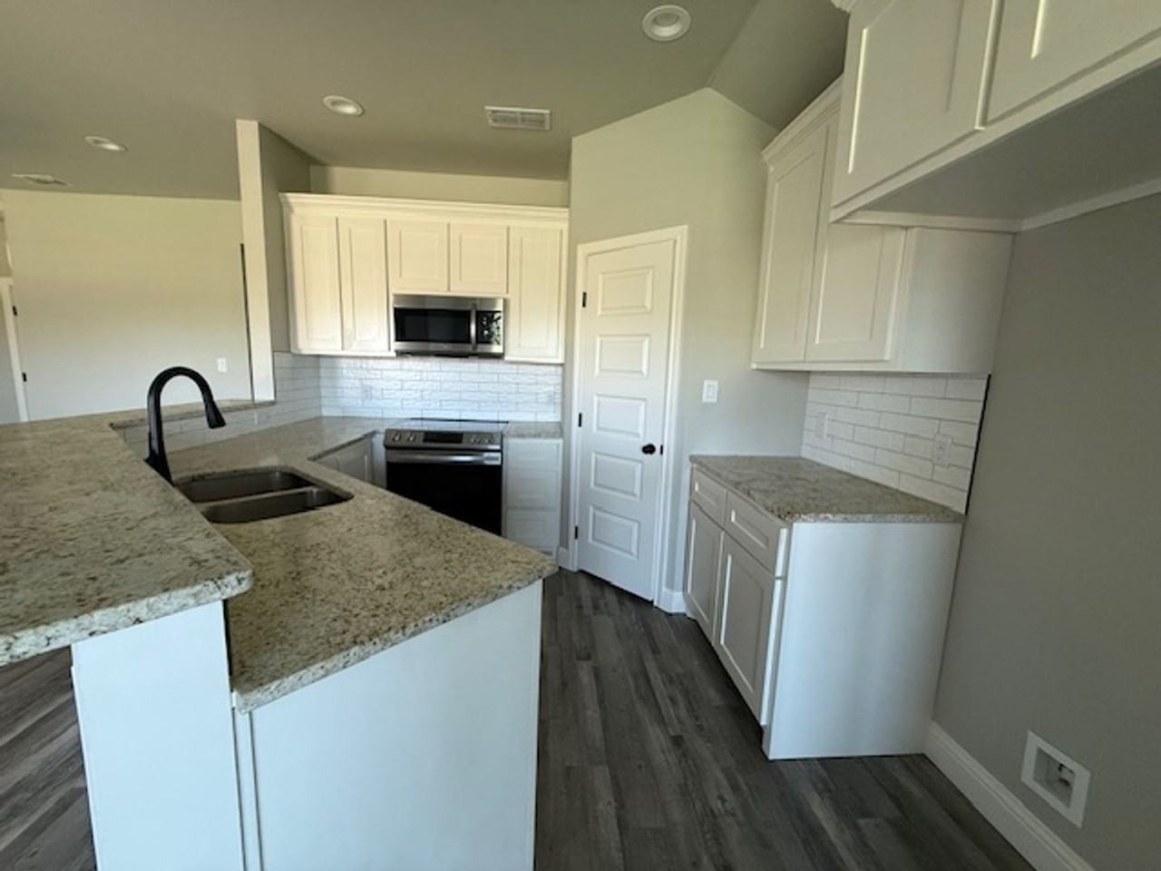 1640 Bandolero Rd - Photo 7 of 20