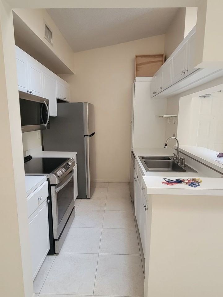 2500 Se Anchorage Cv #C3 - Photo 2 of 18