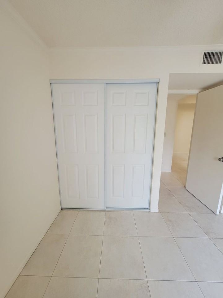 2500 Se Anchorage Cv #C3 - Photo 7 of 18