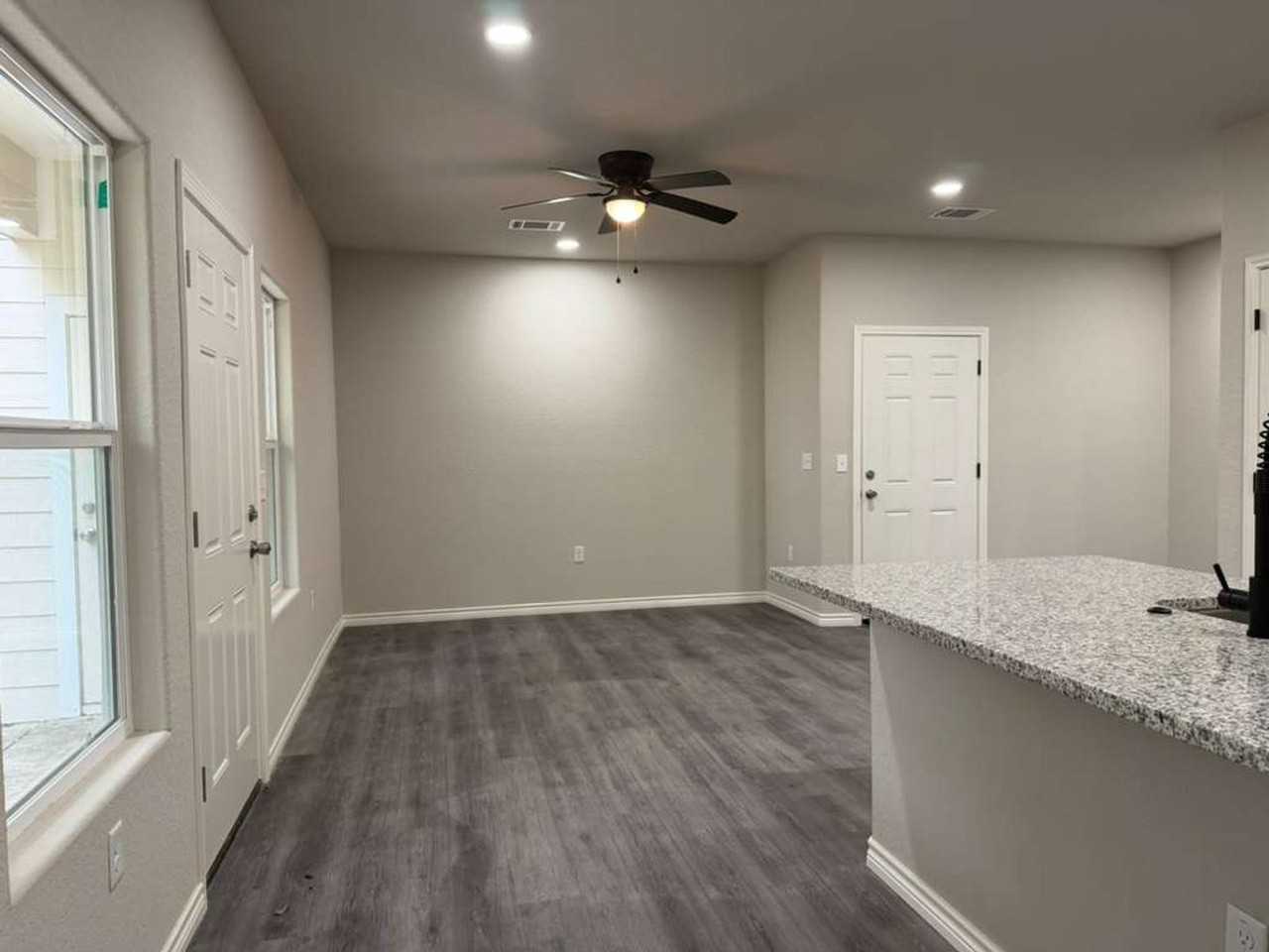 7610 Windsor Oaks - Photo 3 of 13