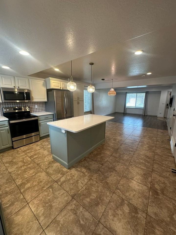 1584 E Sandalwood Dr - Photo 2 of 32