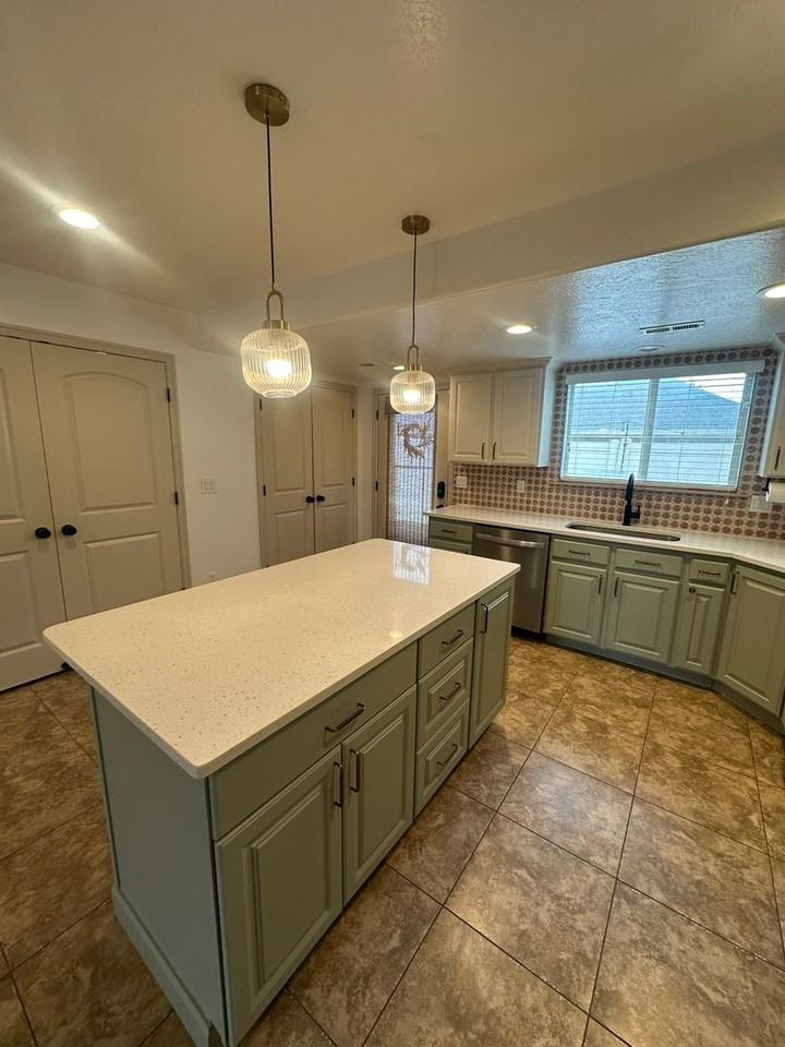 1584 E Sandalwood Dr - Photo 3 of 32