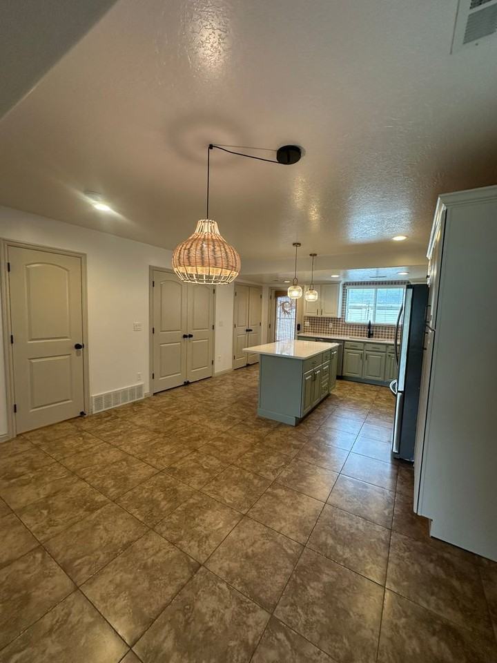 1584 E Sandalwood Dr - Photo 5 of 32