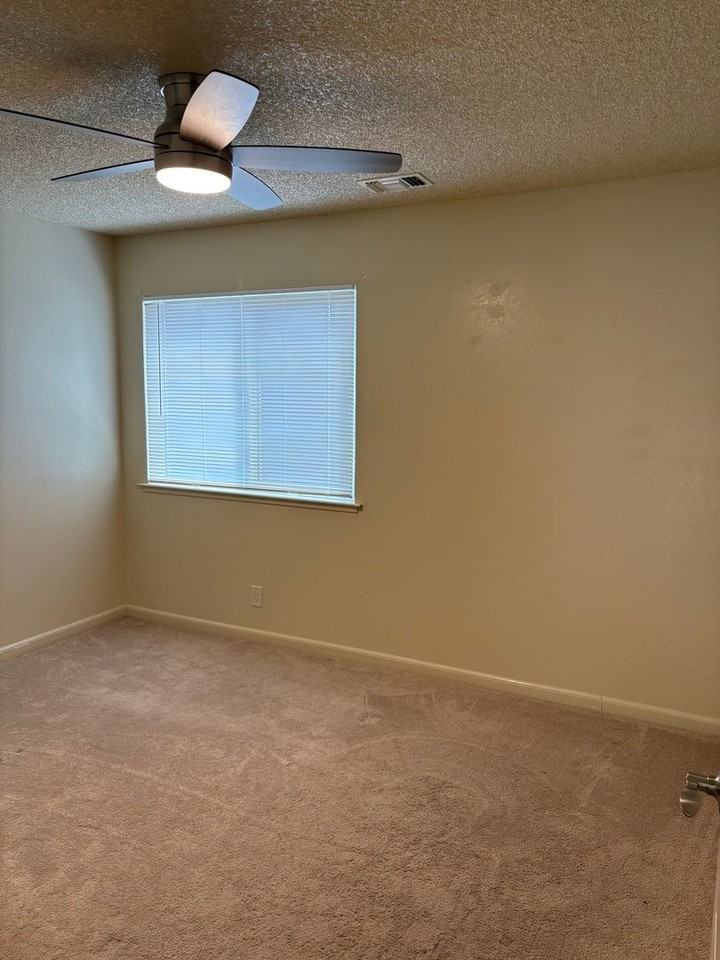 1682 Colusa Ave - Photo 4 of 13