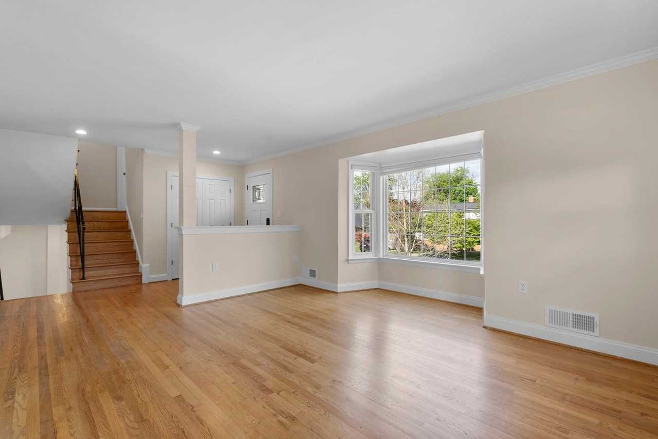 9836 Belhaven Rd - Photo 3 of 50