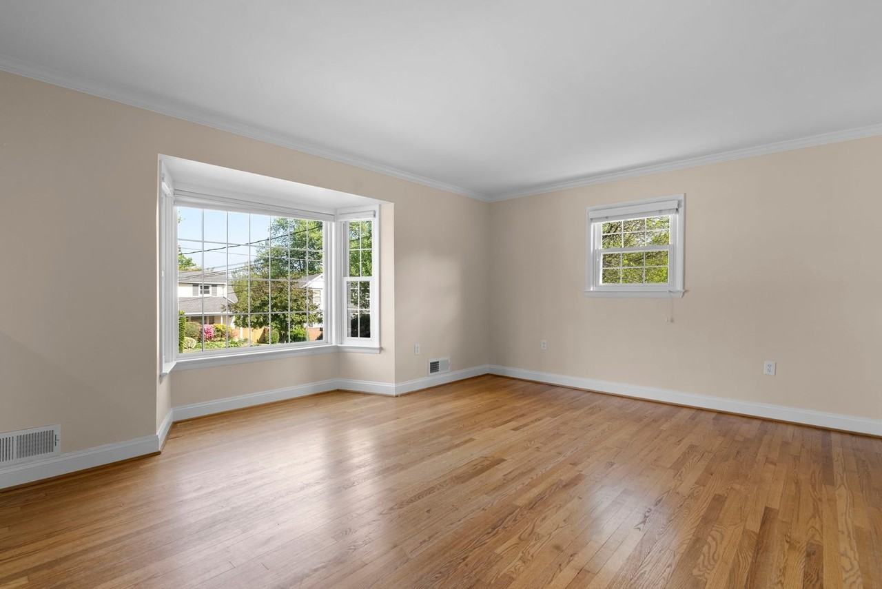 9836 Belhaven Rd - Photo 4 of 50