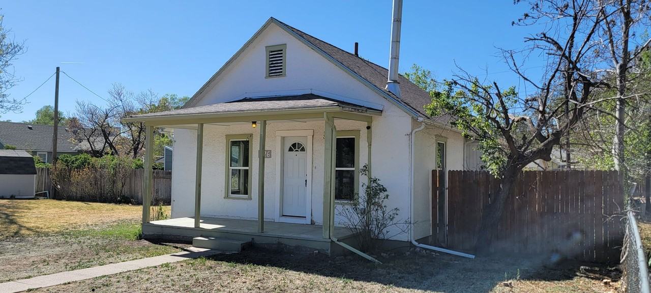 826 Forest Ave - Photo 3 of 21