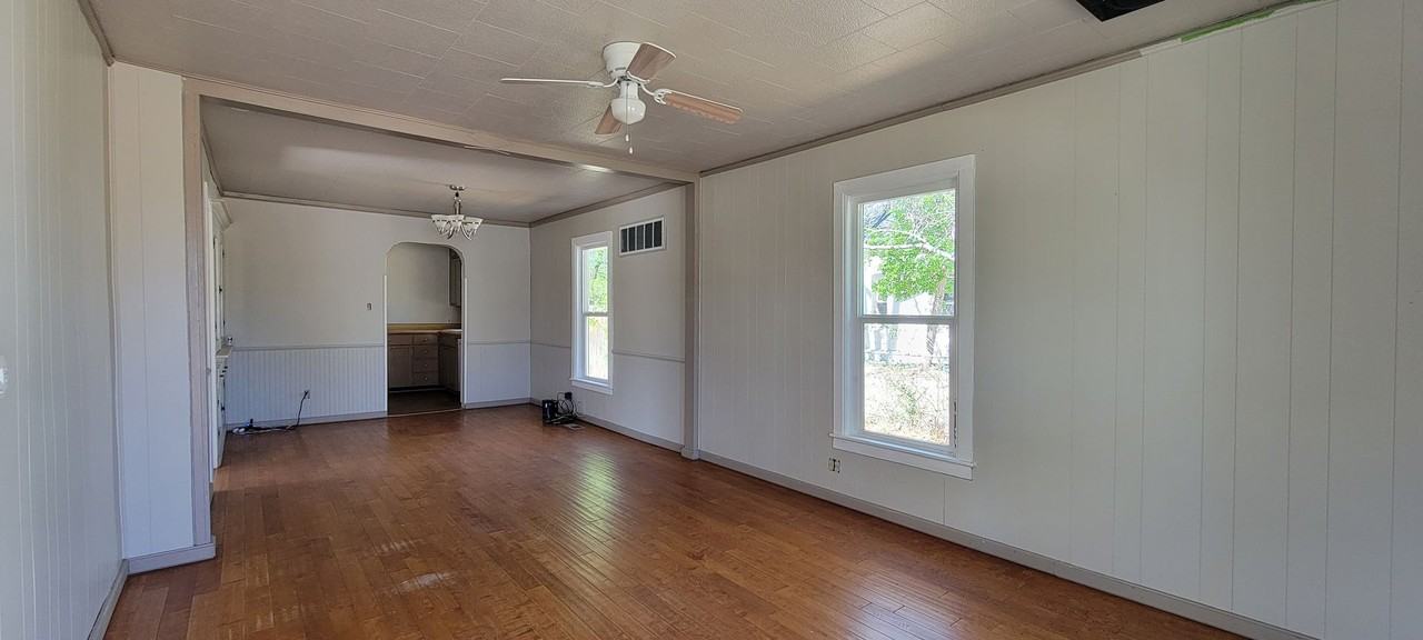 826 Forest Ave - Photo 4 of 21