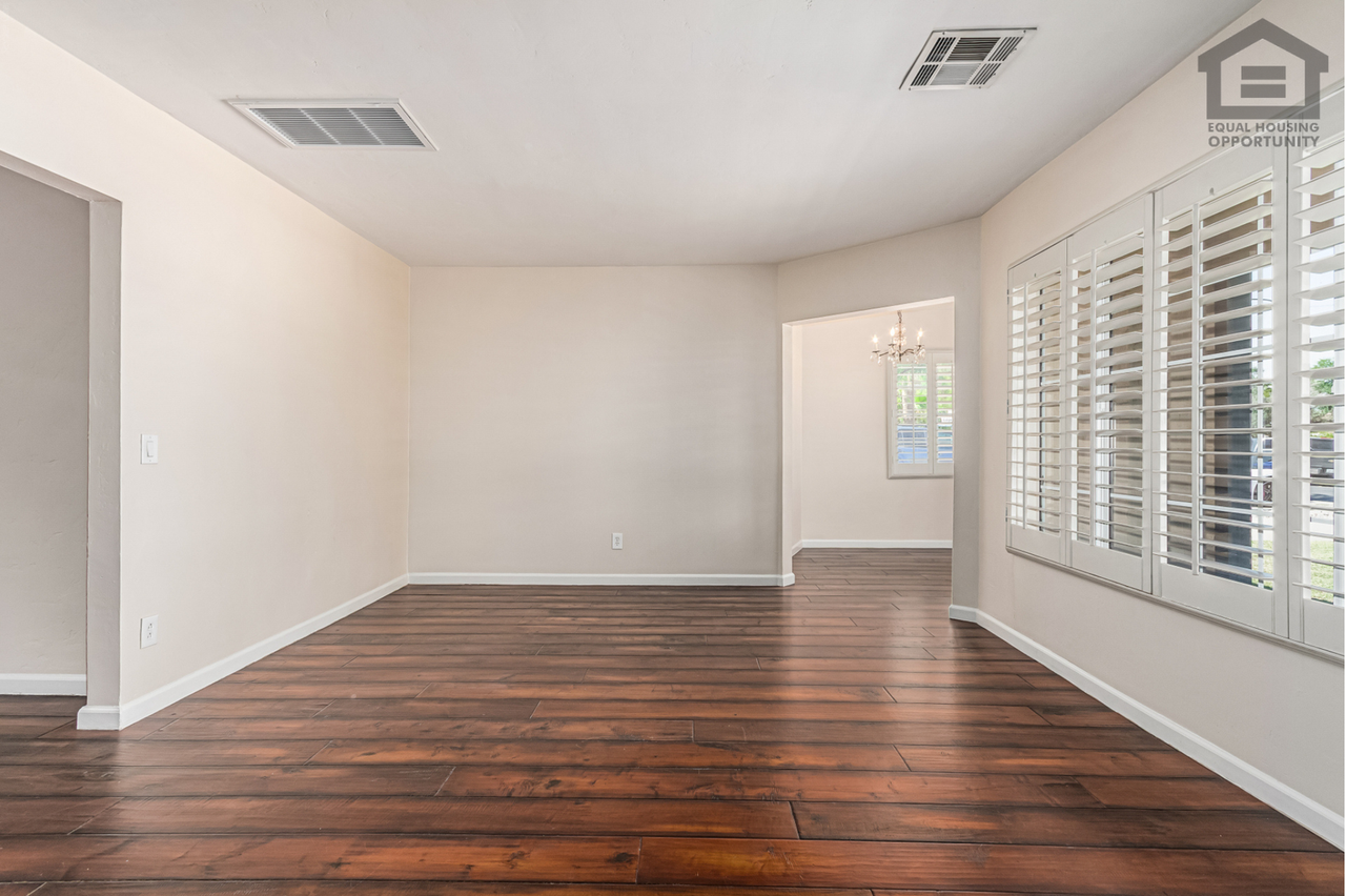 2807 N 8th Ave - Photo 6 of 50