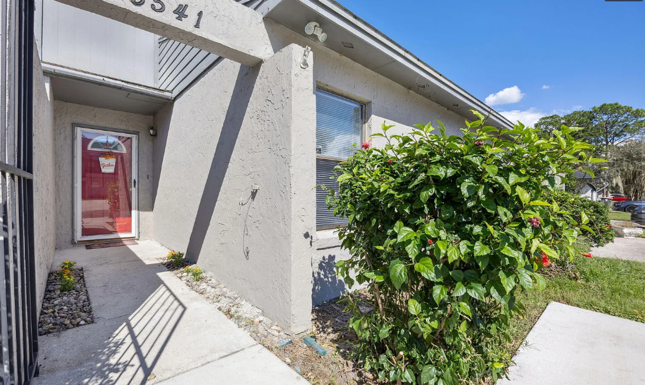 5541 Greatpine Ln N - Photo 2 of 21