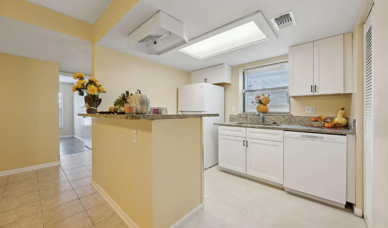 5541 Greatpine Ln N - Photo 7 of 21