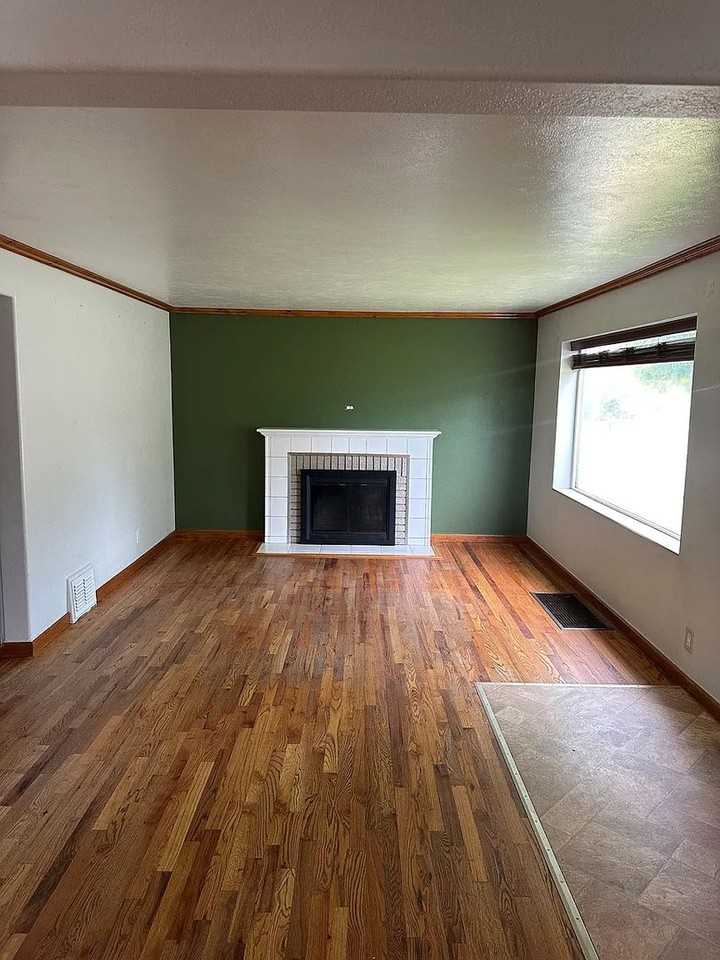 2821 W Rowan Ave - Photo 2 of 23