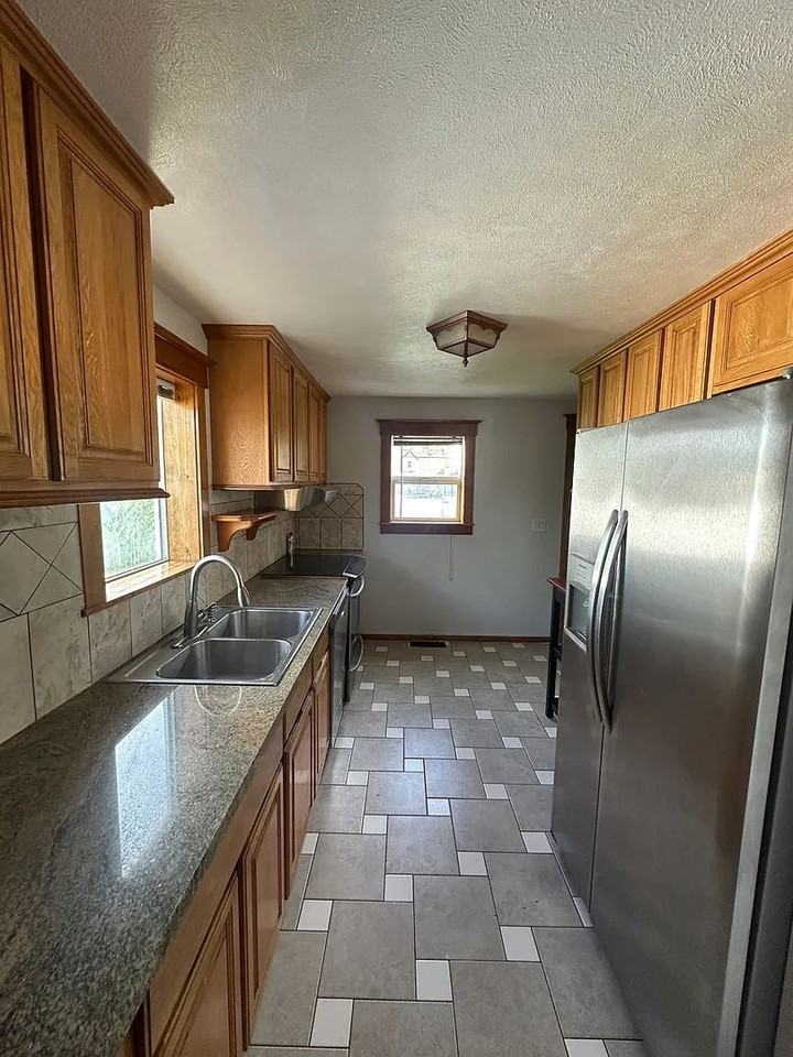 2821 W Rowan Ave - Photo 5 of 23