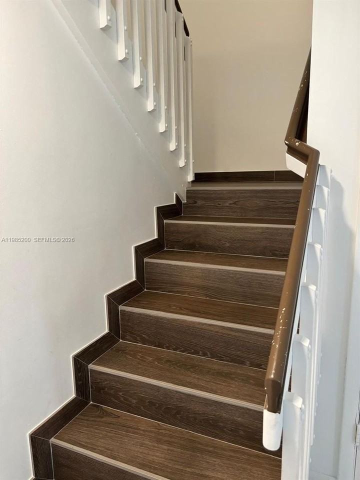 133 Riviera Cir - Photo 7 of 9