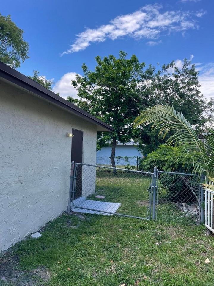 8131 Sw 6th St #8131 - Photo 2 of 14