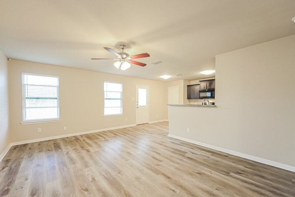 6427 Woodcliff Bnd - Photo 5 of 17