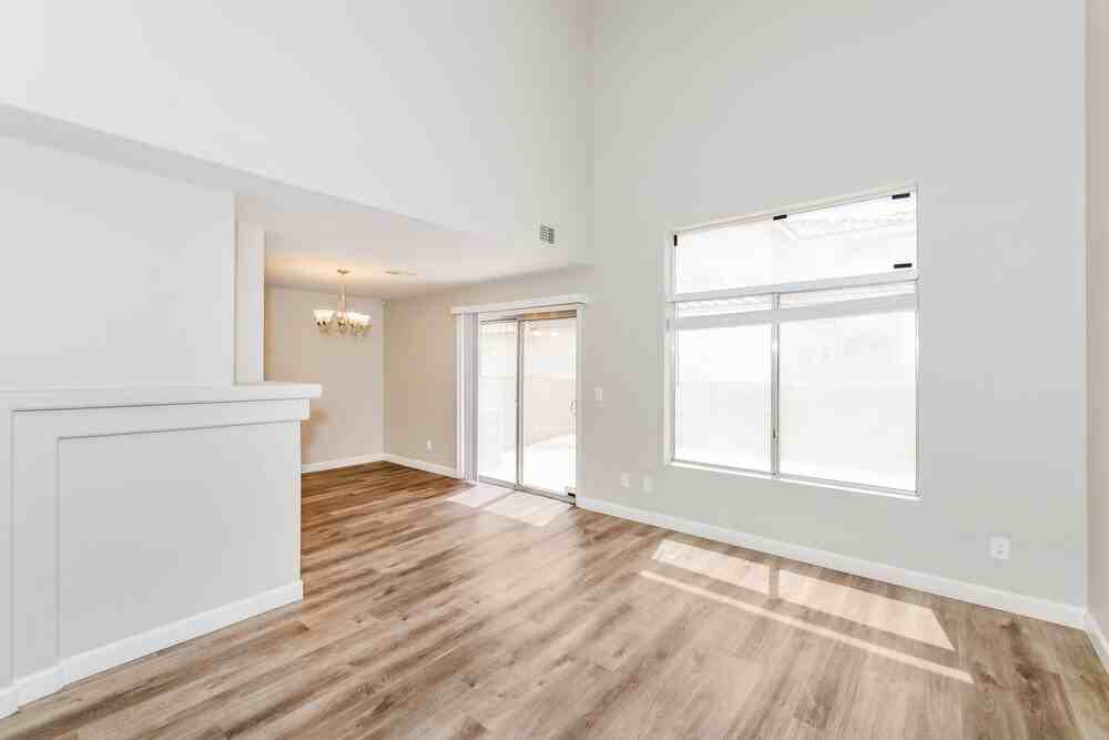 2385 Cliffwood Dr - Photo 5 of 17