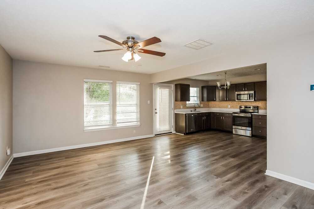 831 Littleton Dr - Photo 5 of 17