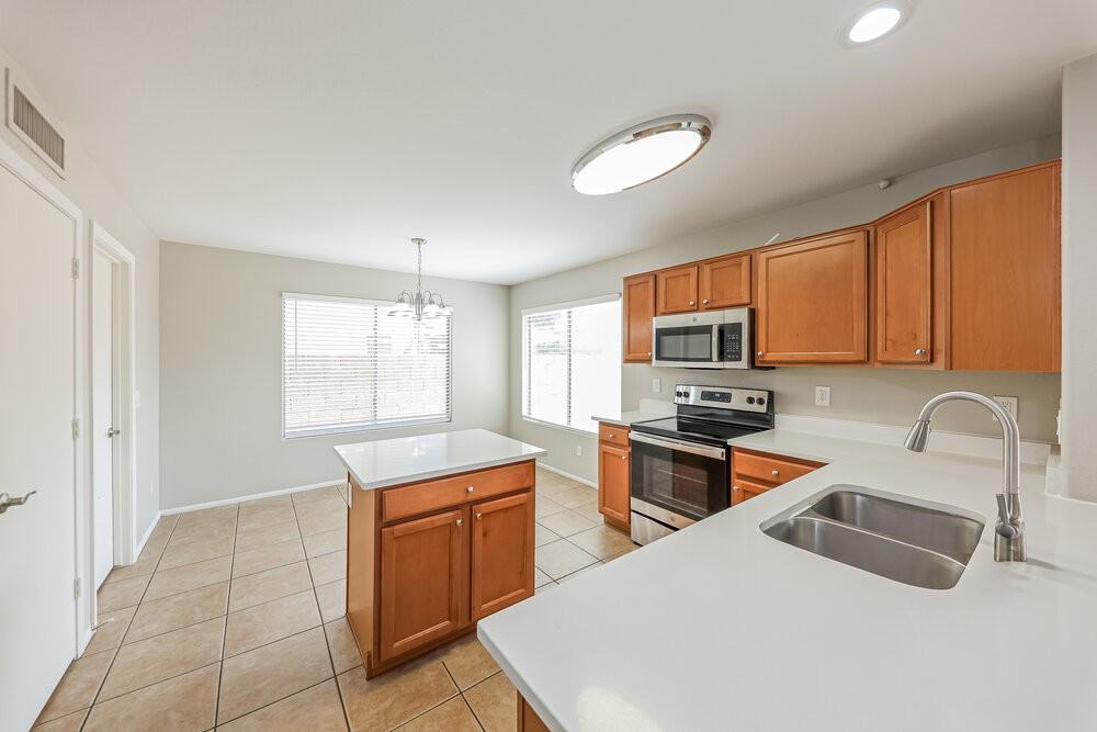 12529 W Colter St - Photo 6 of 17