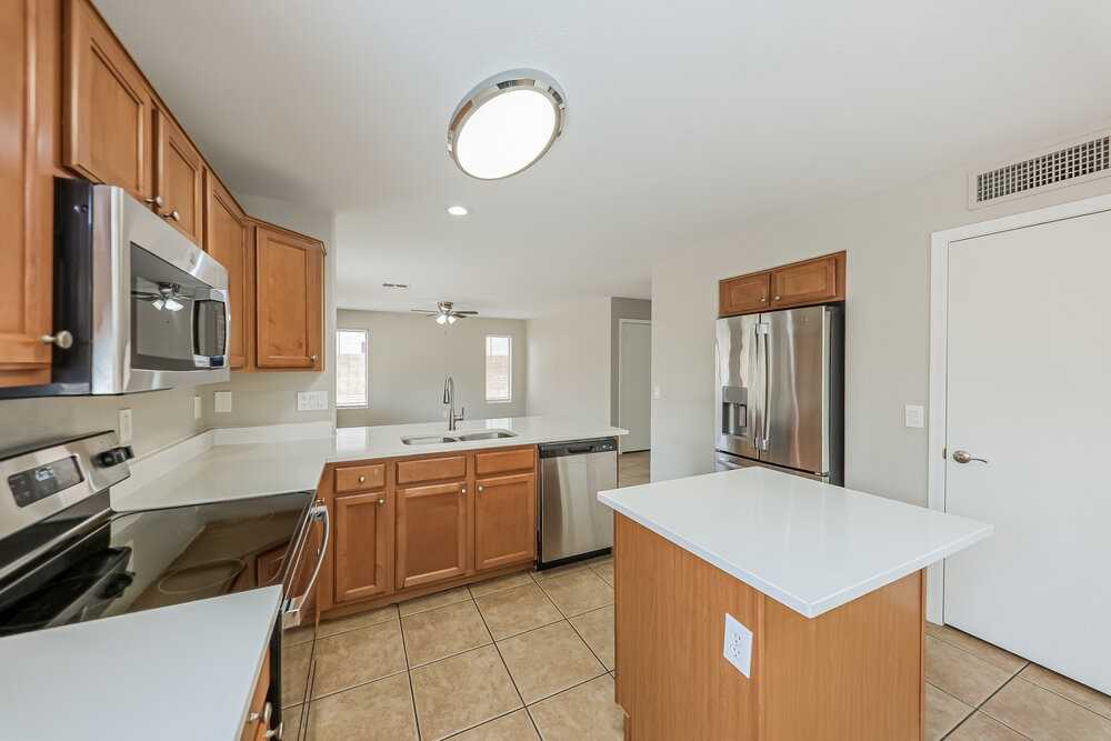 12529 W Colter St - Photo 7 of 17