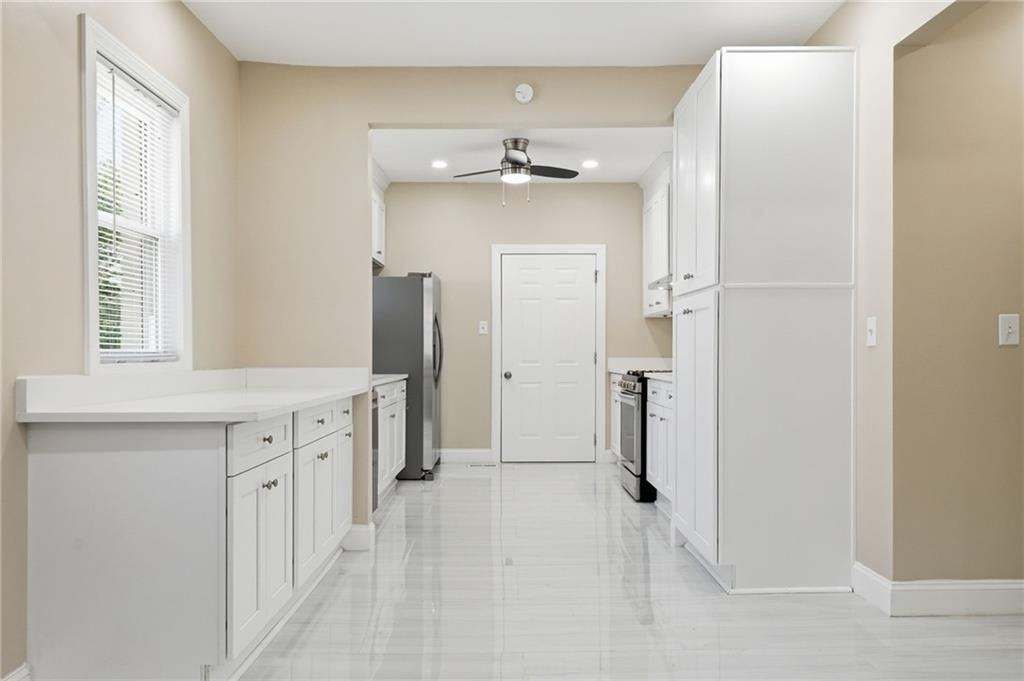 395 8th St Ne - Photo 4 of 42