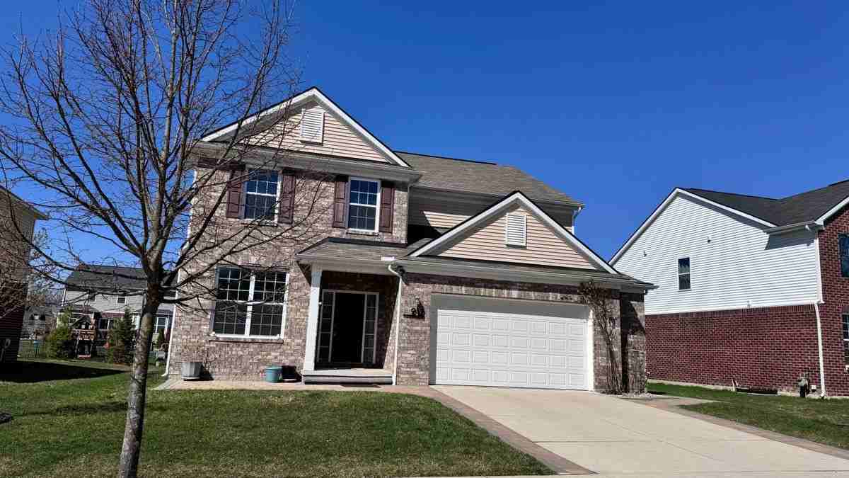 912 Petersburg Dr - Photo 2 of 44