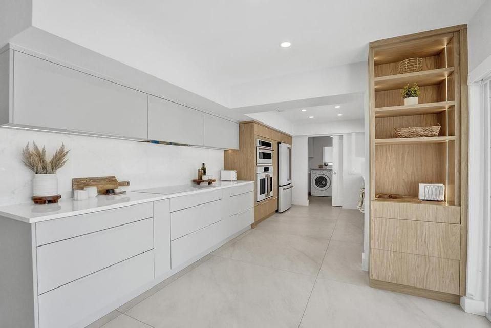 5581 Ne 31st Ave - Photo 3 of 32