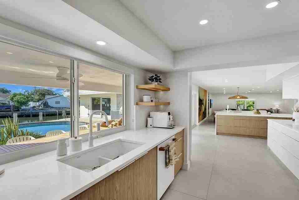 5581 Ne 31st Ave - Photo 4 of 32