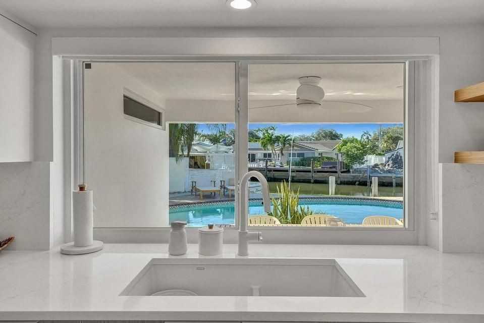 5581 Ne 31st Ave - Photo 6 of 32