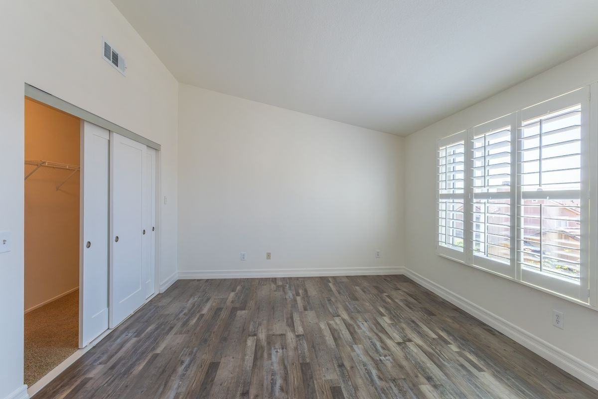 11909 Stegmeir Dr - Photo 4 of 6