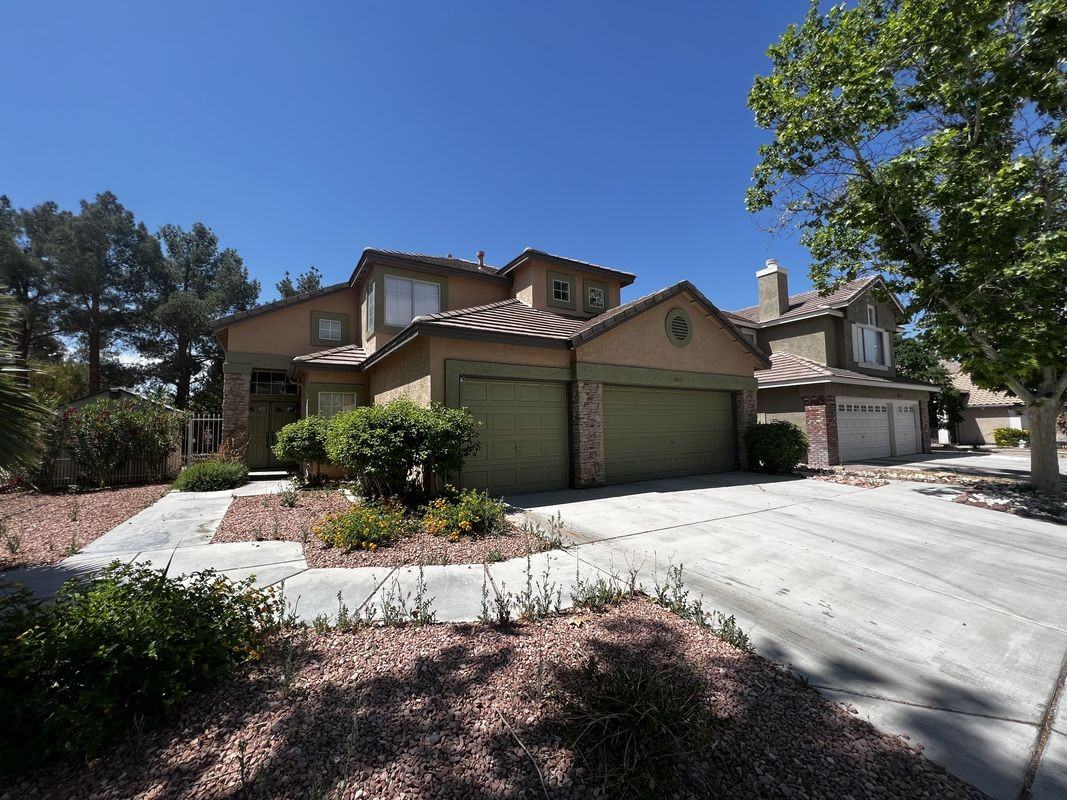 8327 San Ramon Dr - Photo 2 of 18