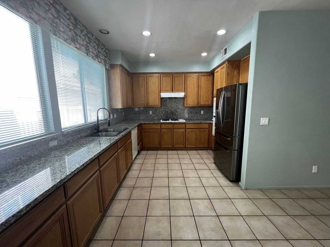 8327 San Ramon Dr - Photo 3 of 18