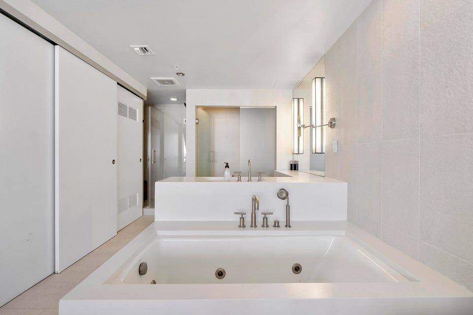 3101 Bayshore Dr - Photo 2 of 20