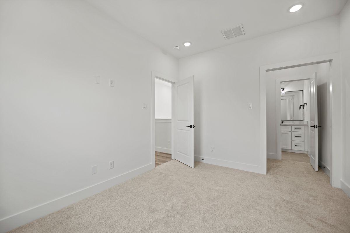 870 W Little York Rd ##B - Photo 4 of 29