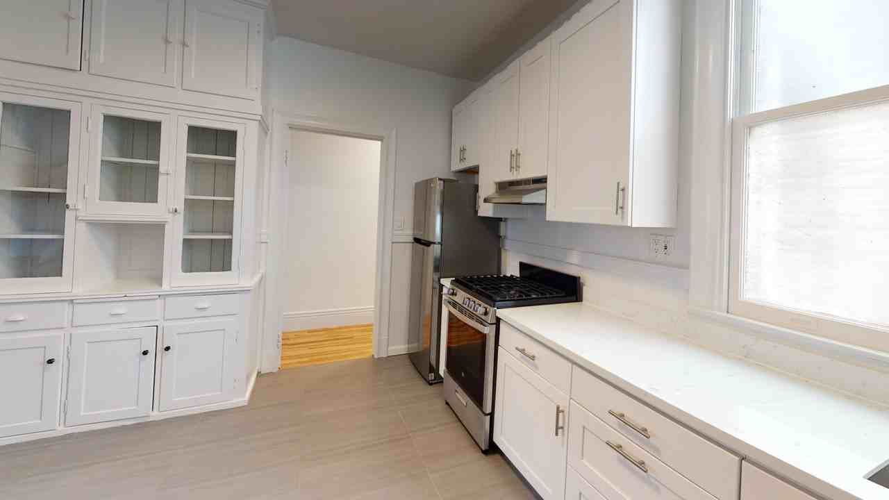 2510 Bancroft Way - Photo 4 of 50