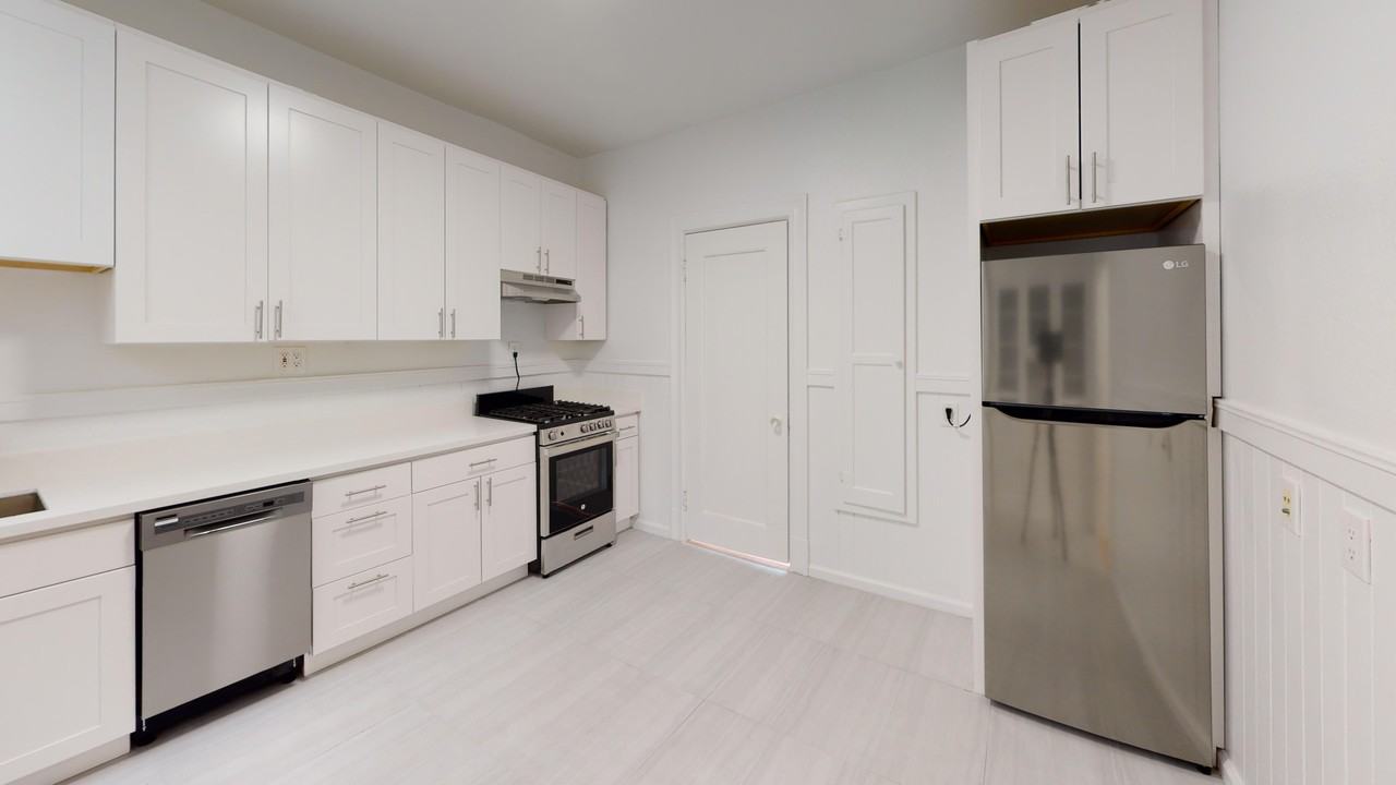 2510 Bancroft Way - Photo 5 of 47