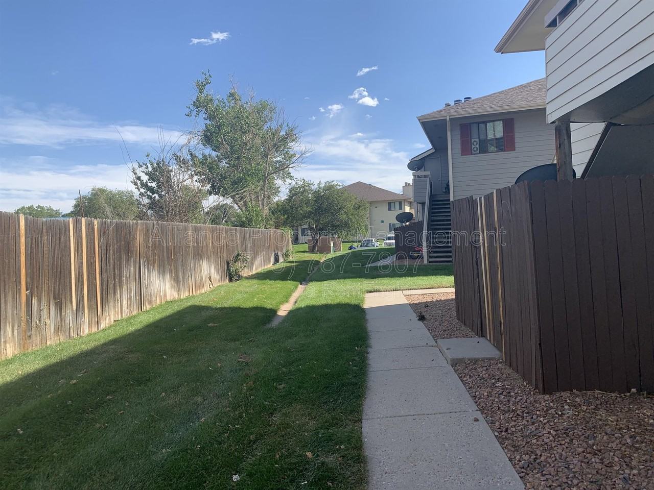 4427 Hunting Meadows Cir - Photo 2 of 21